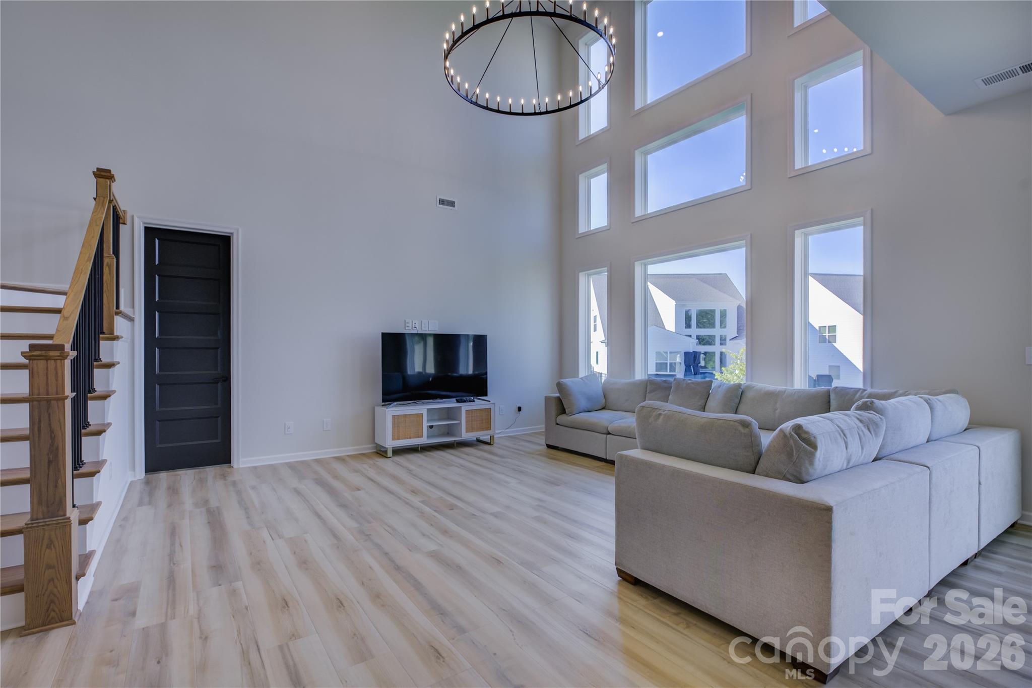 Single Family Residence at 17910 Wilbanks Drive, Charlotte, photo 16 of 48