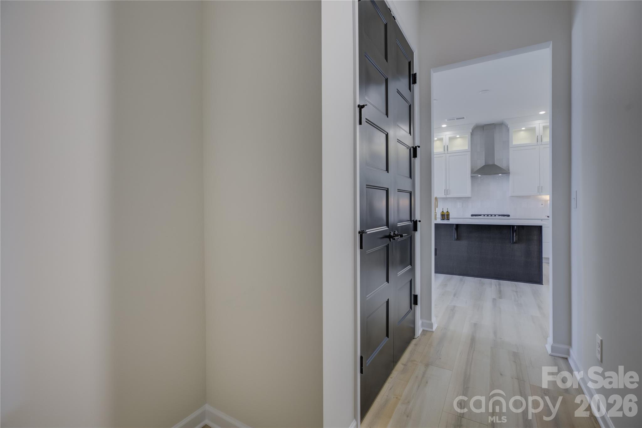 Single Family Residence at 17910 Wilbanks Drive, Charlotte, photo 23 of 48