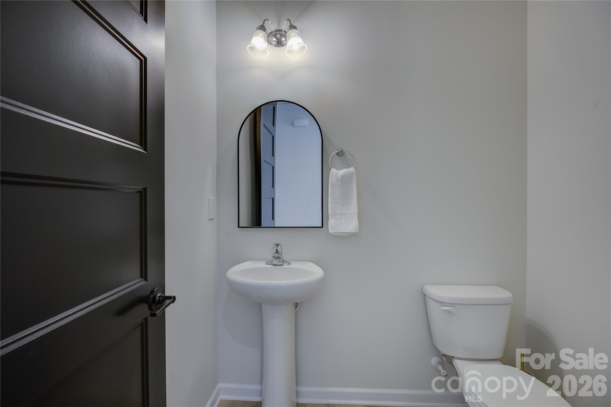 Single Family Residence at 17910 Wilbanks Drive, Charlotte, photo 24 of 48