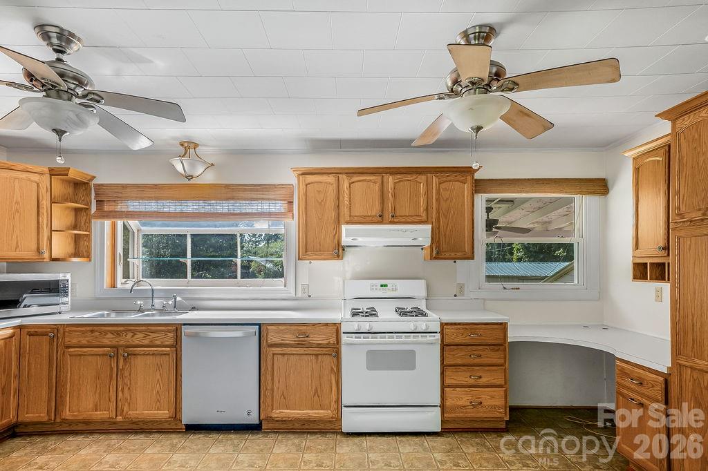 Single Family Residence at 8095 Henry Harris Road, Indian Land, photo 10 of 43