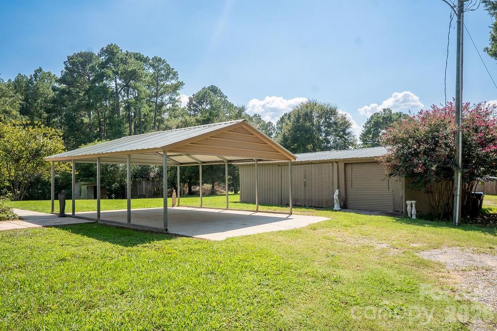 Single Family Residence at 8095 Henry Harris Road, Indian Land, photo 34 of 43