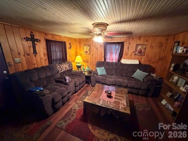 Single Family Residence at 3205 Oran Yount Lane, Granite Falls, photo 6 of 19