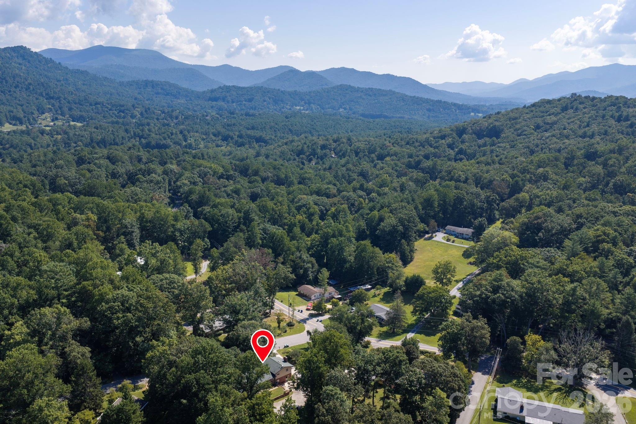 Easy access to Asheville amenities while enjoying the flexibility of being outside city limits - 2 Independence Boulevard, Asheville