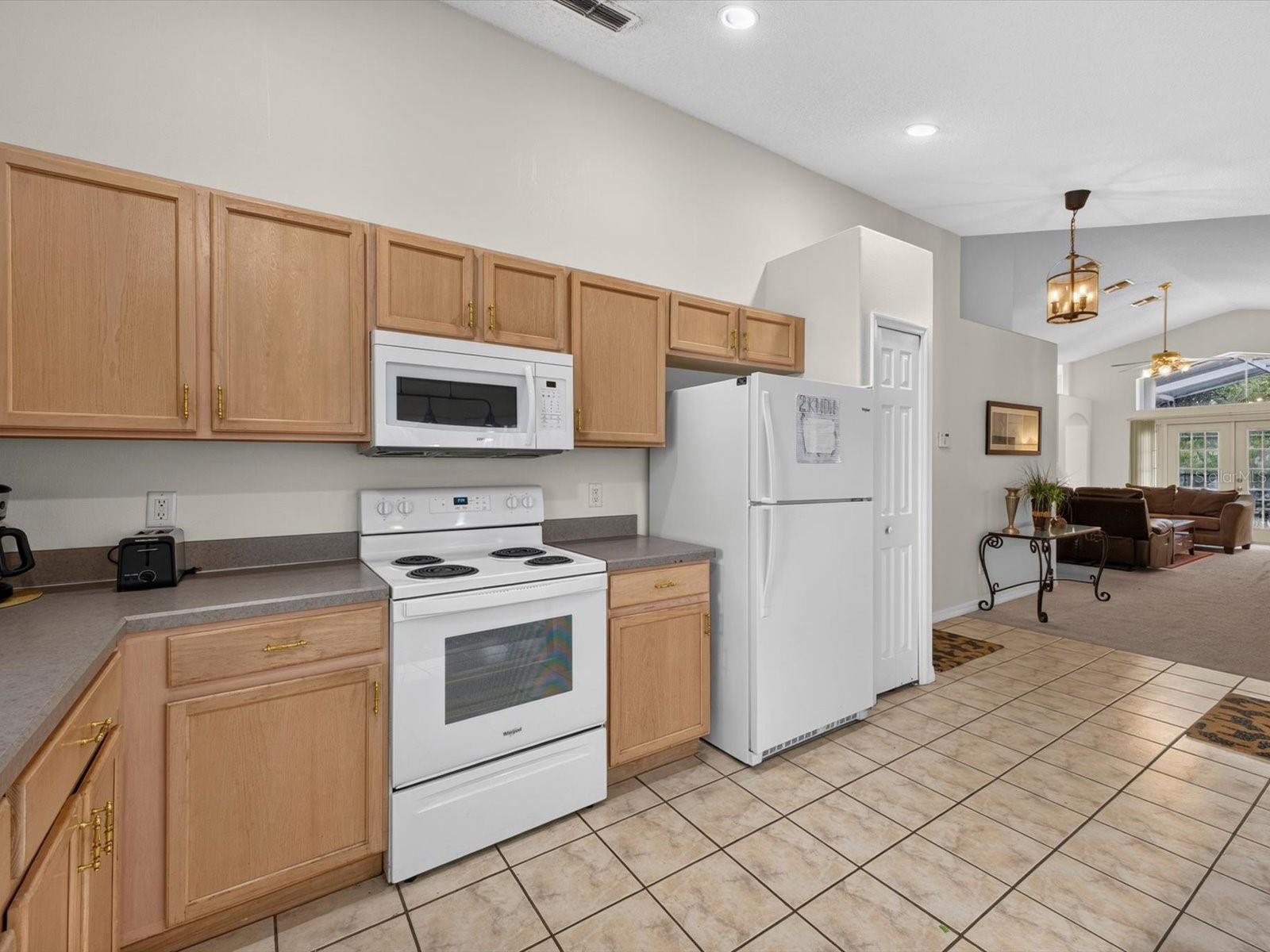 Single Family Residence at 8014 SPRING CREEK DR, KISSIMMEE, photo 4 of 32