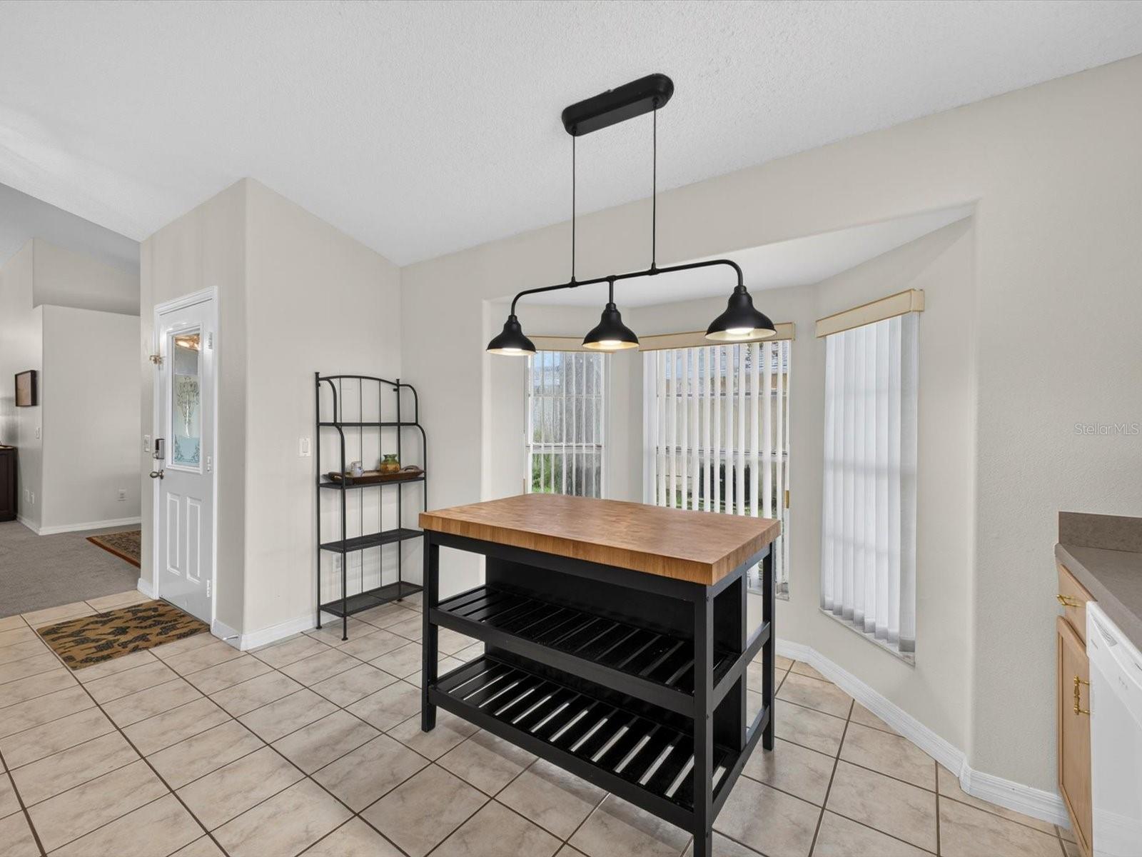 Single Family Residence at 8014 SPRING CREEK DR, KISSIMMEE, photo 6 of 32