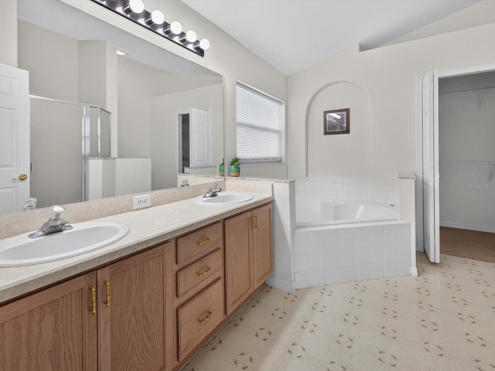 Single Family Residence at 8014 SPRING CREEK DR, KISSIMMEE, photo 13 of 32