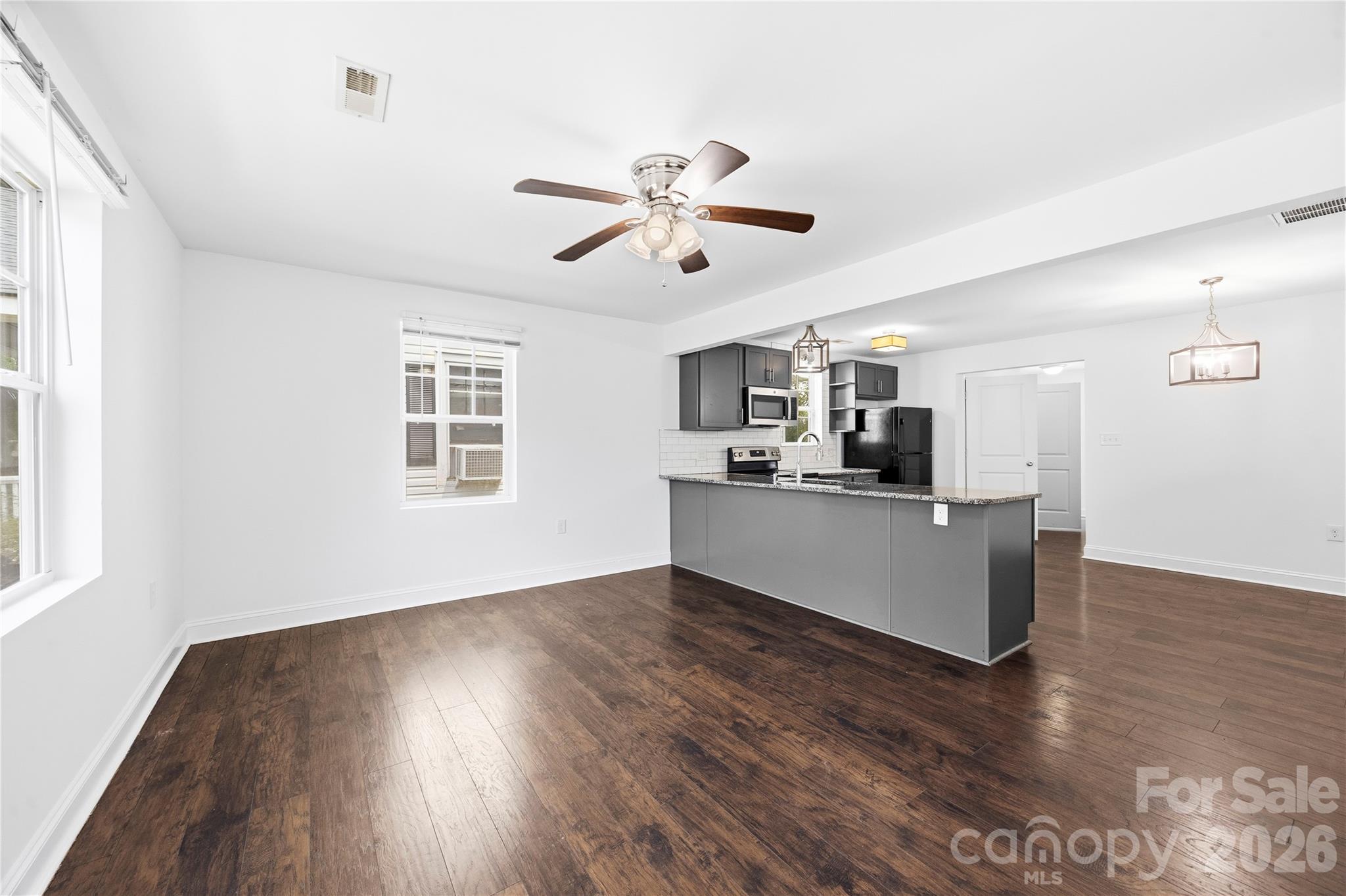 Single Family Residence at 629 Center Street, Rock Hill, photo 5 of 19