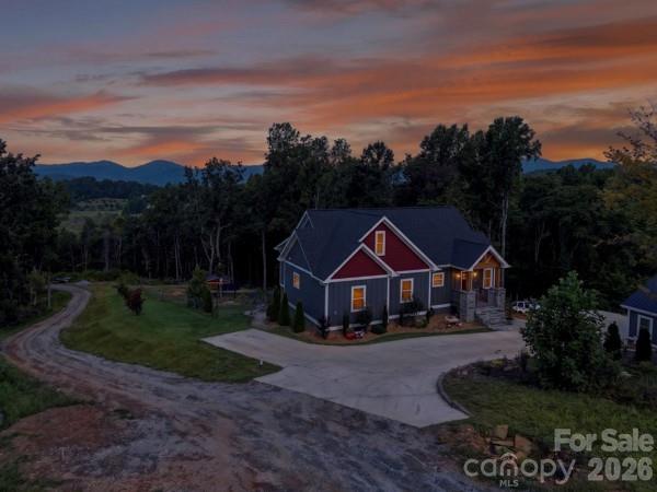 Single Family Residence at 72 Jacks Paw Lane, Hendersonville, photo 4 of 30