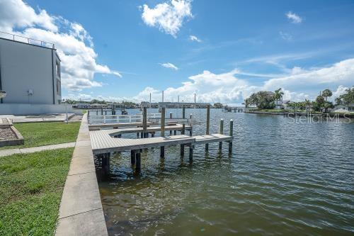The seawall, dock and lift make this home a waterfont treasure! - 6505 DEBBIE LN S, ST PETERSBURG