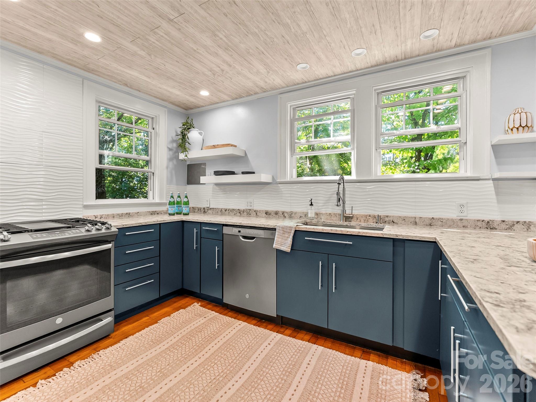 Single Family Residence at 1 Kenilworth Road, Asheville, photo 9 of 46