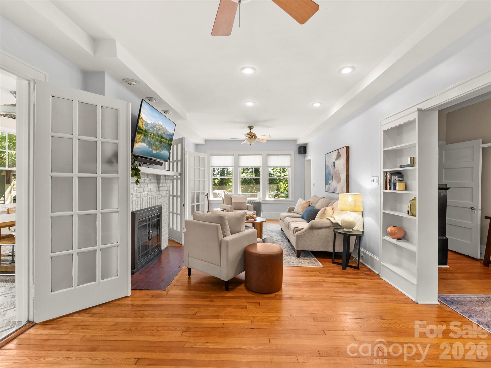 Single Family Residence at 1 Kenilworth Road, Asheville, photo 15 of 46