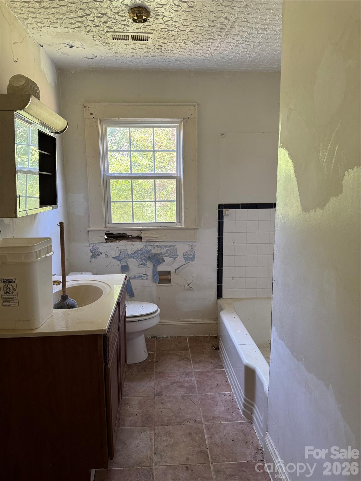 Single Family Residence at 310 Sells Road, Salisbury, photo 6 of 42