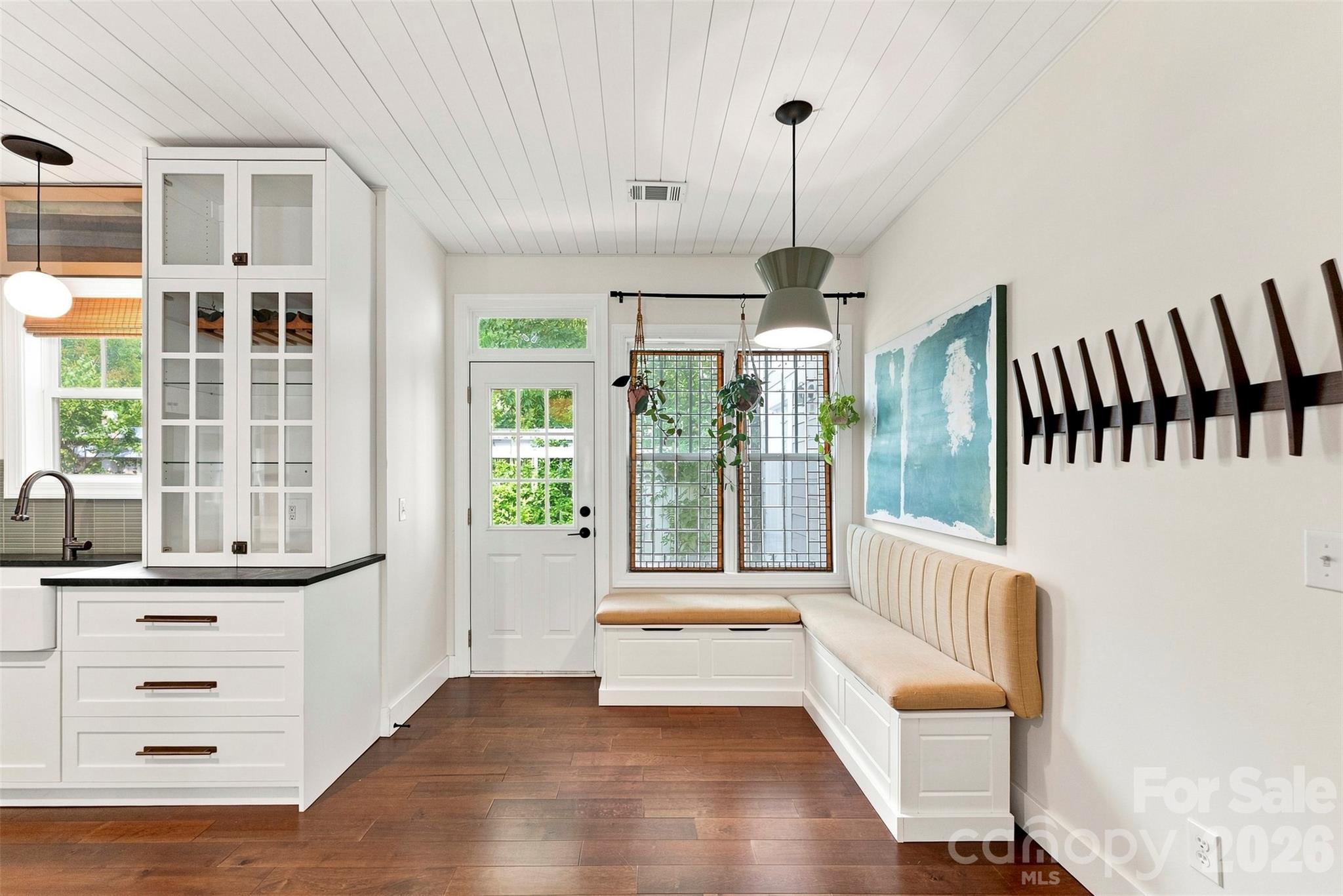Built-in breakfast nook with additional storage - 14100 Garden District Row, Huntersville