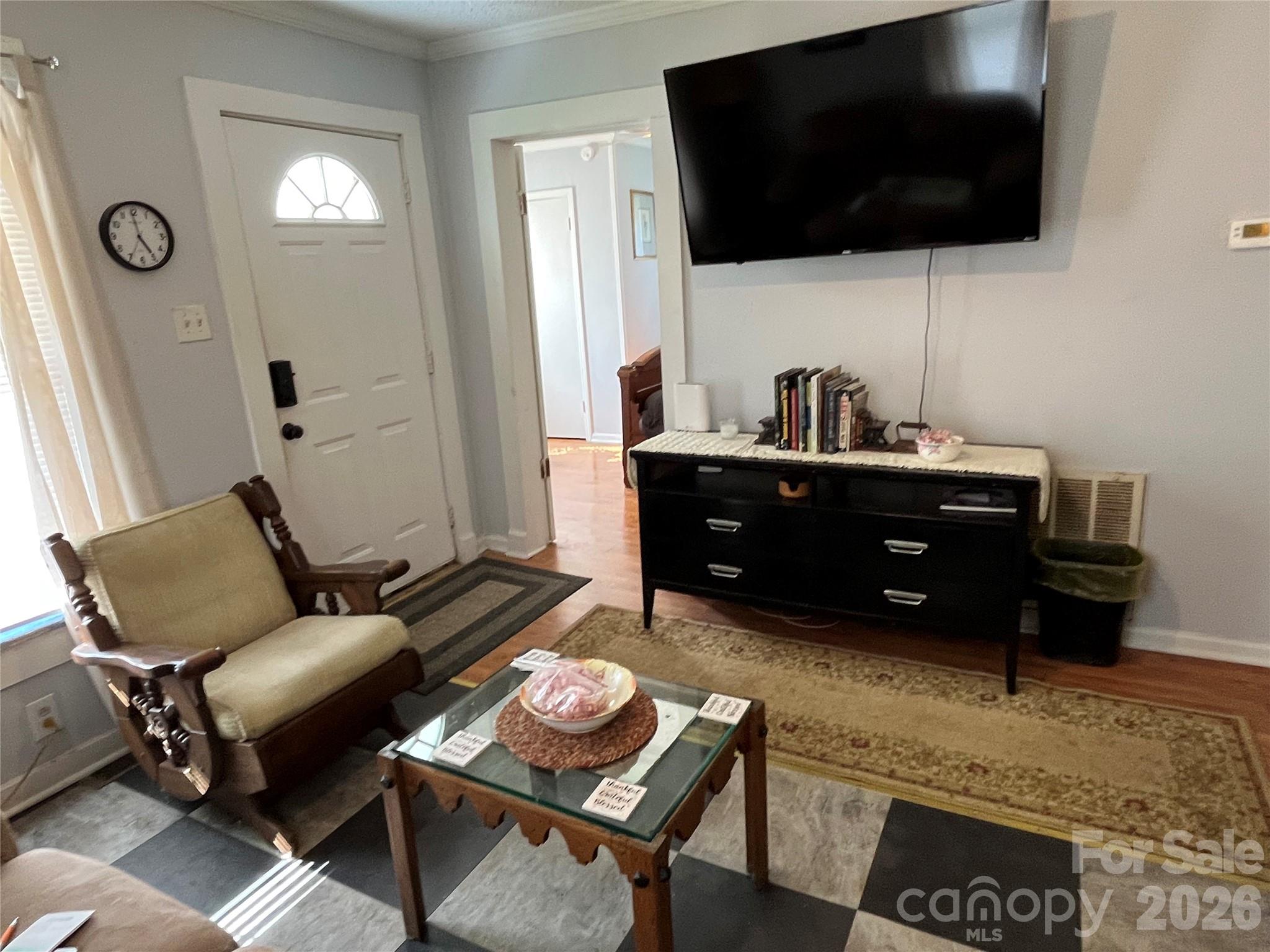 Den - 900 Alma Avenue, Kannapolis