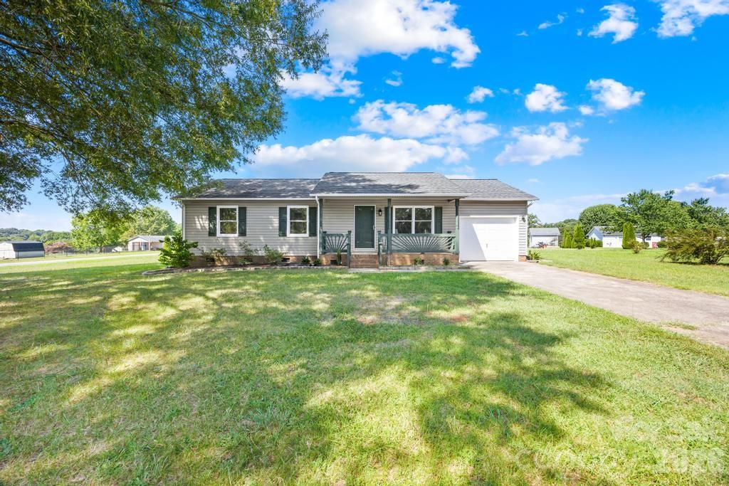 Your new home! - 910 Lyndsey Brooke Court, Lincolnton