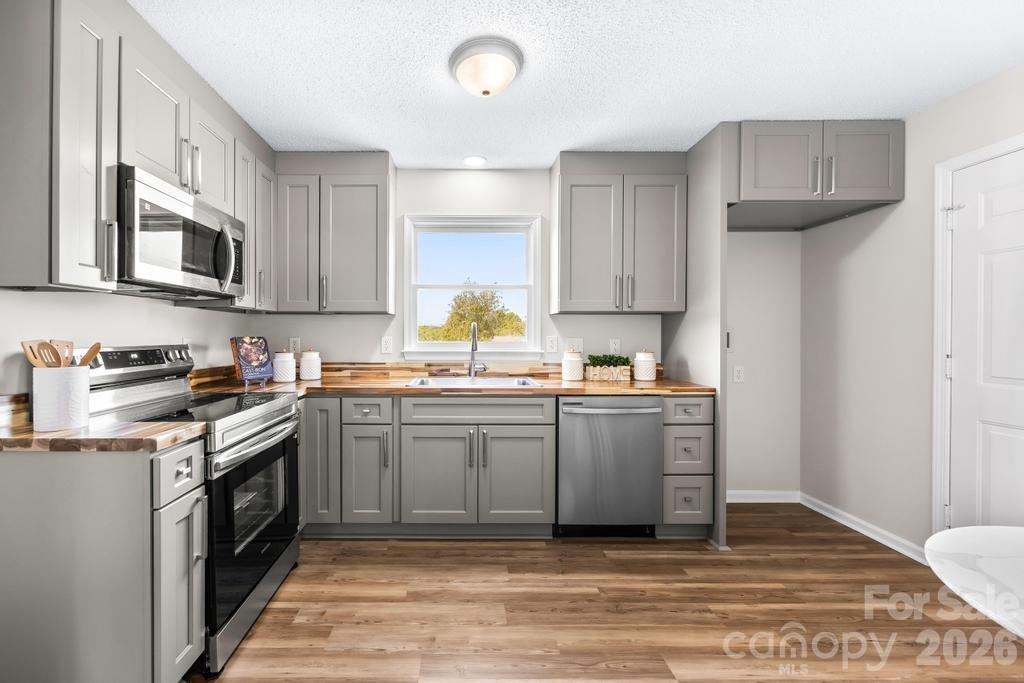 Kitchen - 910 Lyndsey Brooke Court, Lincolnton