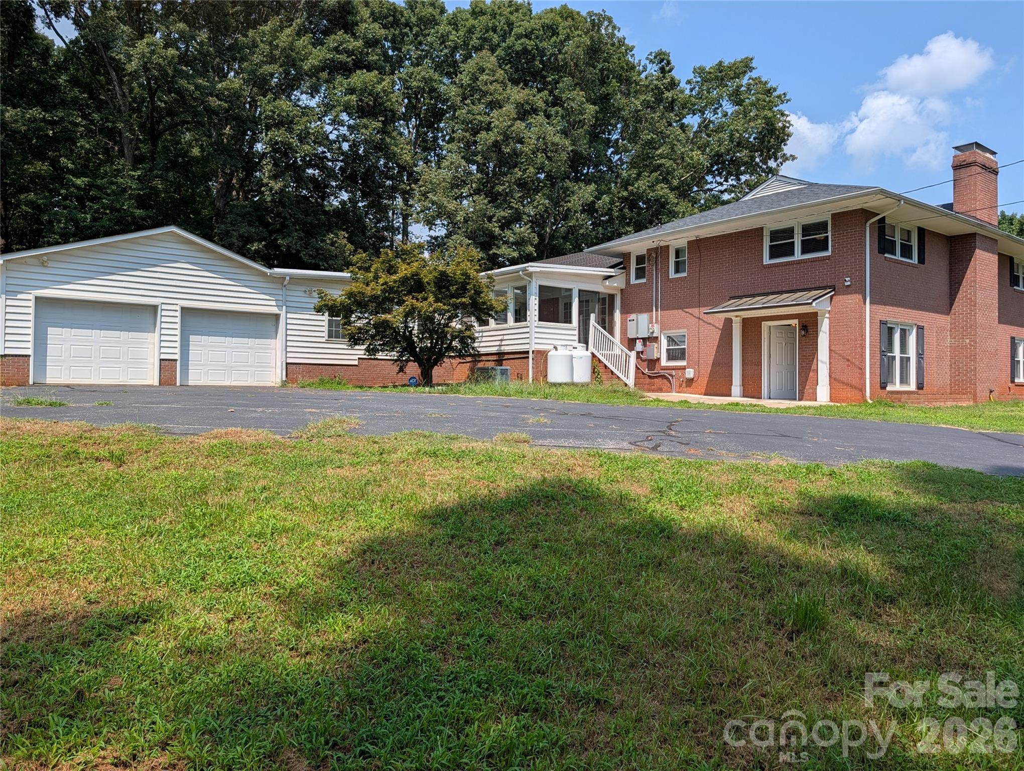 Single Family Residence at 220 Augusta Drive, Statesville, photo 2 of 35