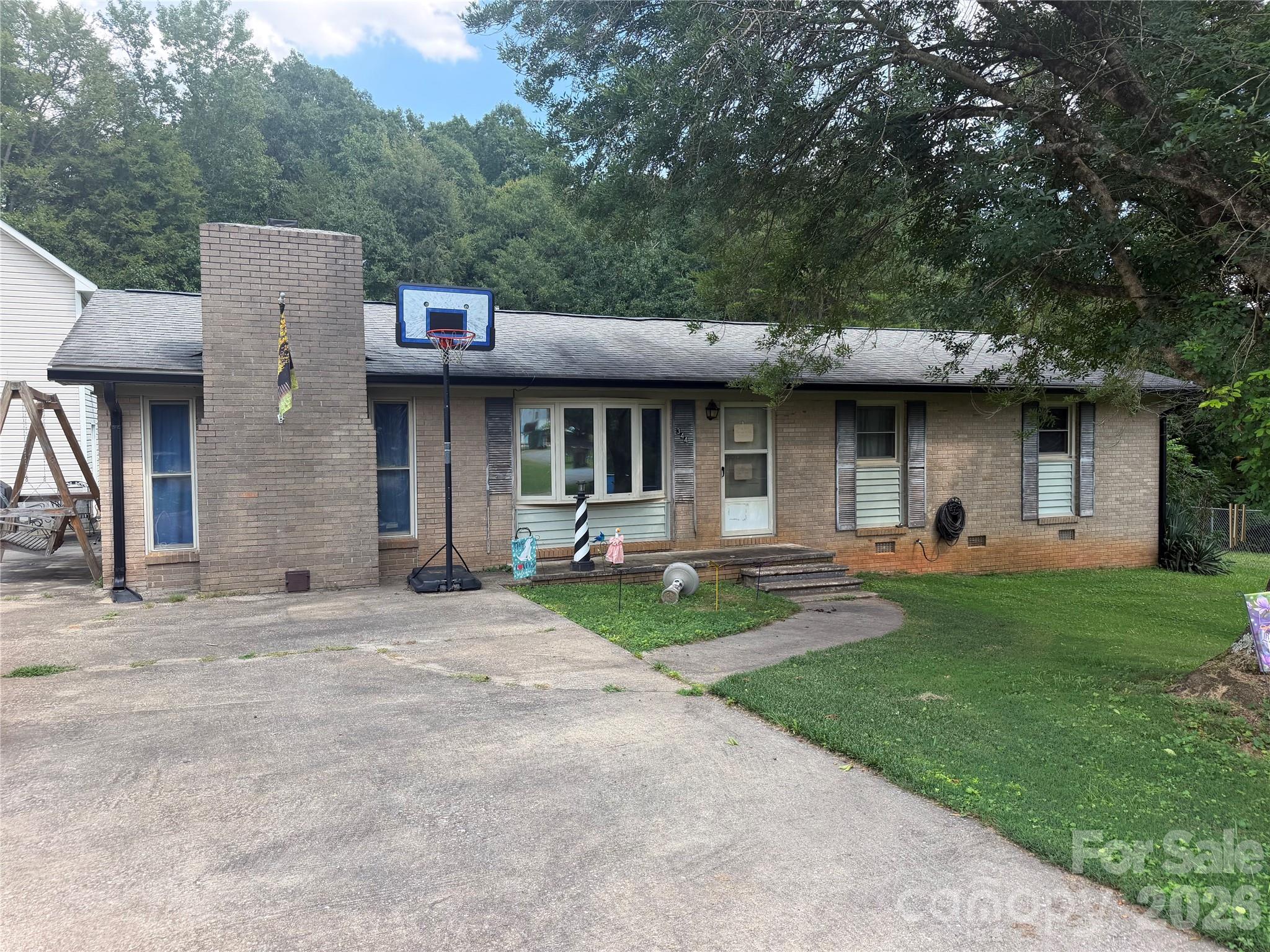 Single Family Residence at 344 Pearson Street, Blacksburg, photo 2 of 17