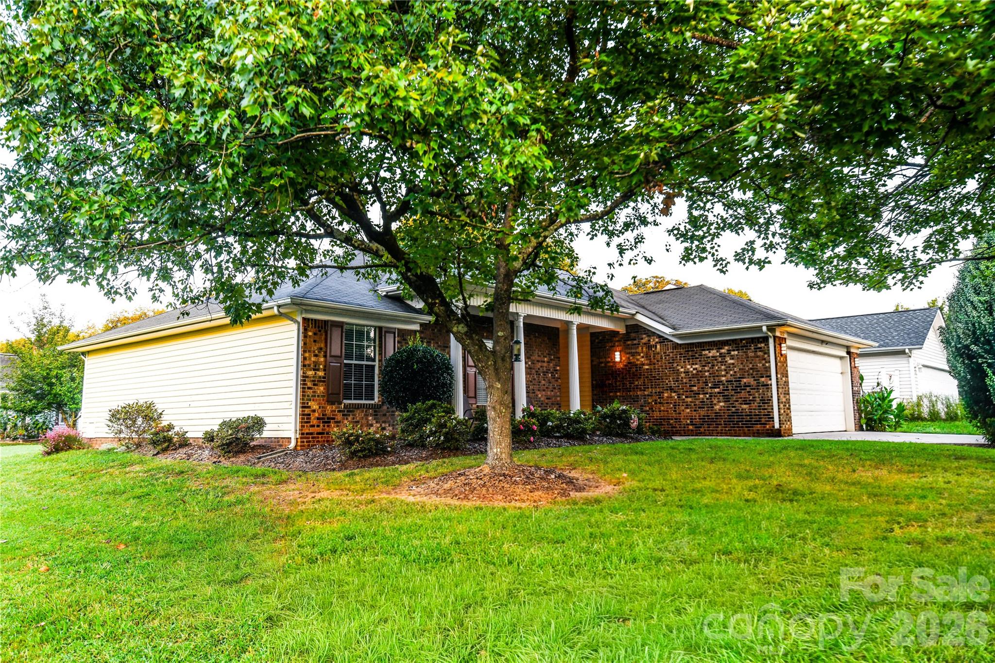 Single Family Residence at 10132 Ashley Farm Drive, Matthews, photo 2 of 28