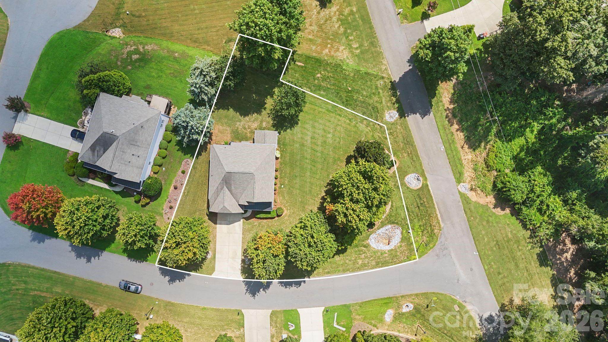 Single Family Residence at 608 Cedar Trace Drive, Lake Wylie, photo 2 of 45