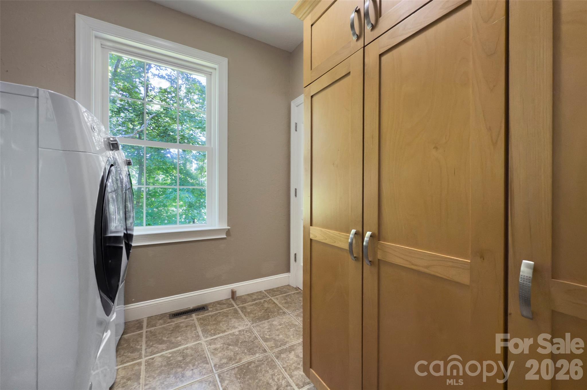 Single Family Residence at 98 Soapstone Creek Drive, Arden, photo 23 of 44