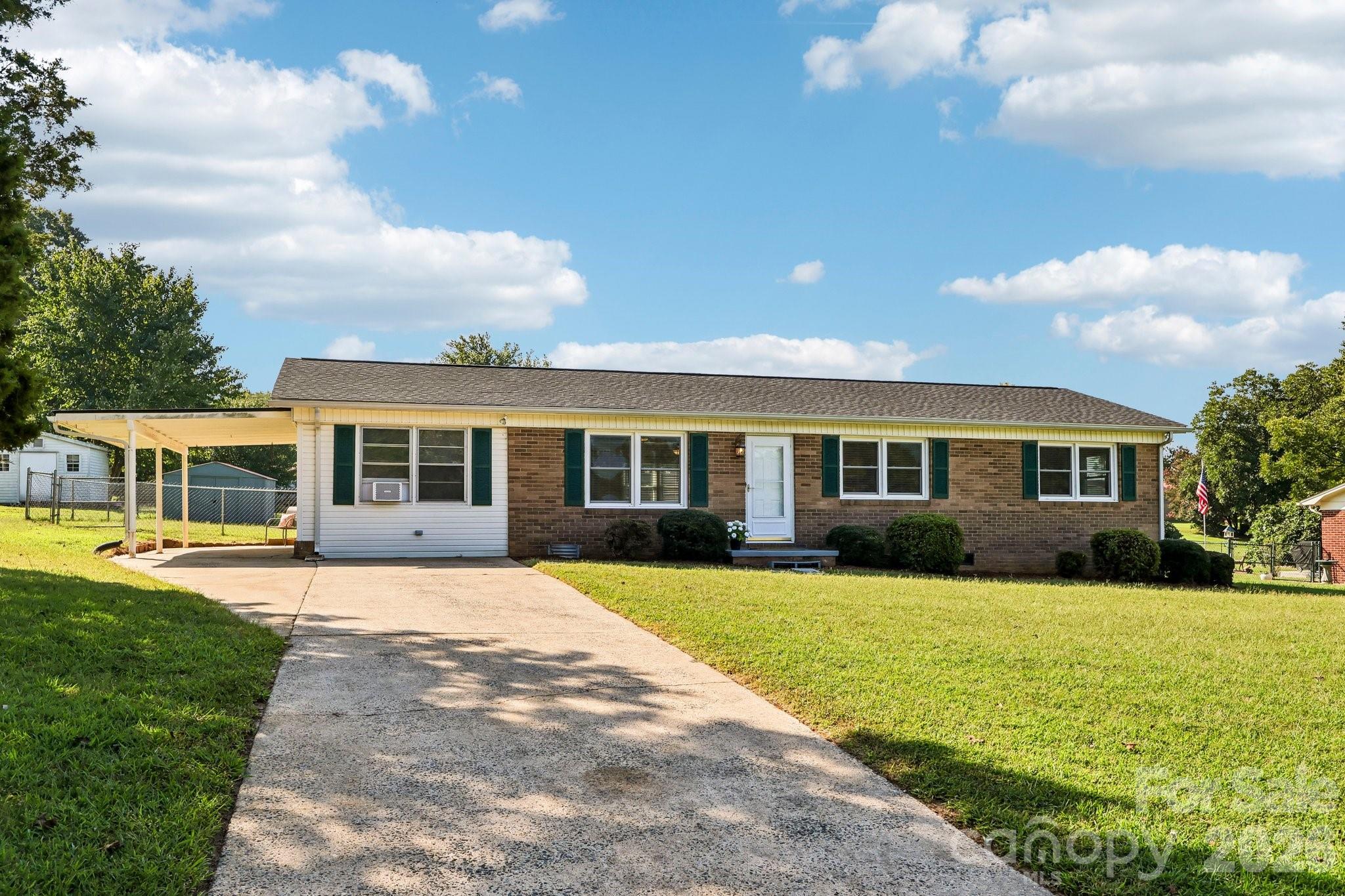 Carport for parking - 5111 Hawthorne Lane, Shelby