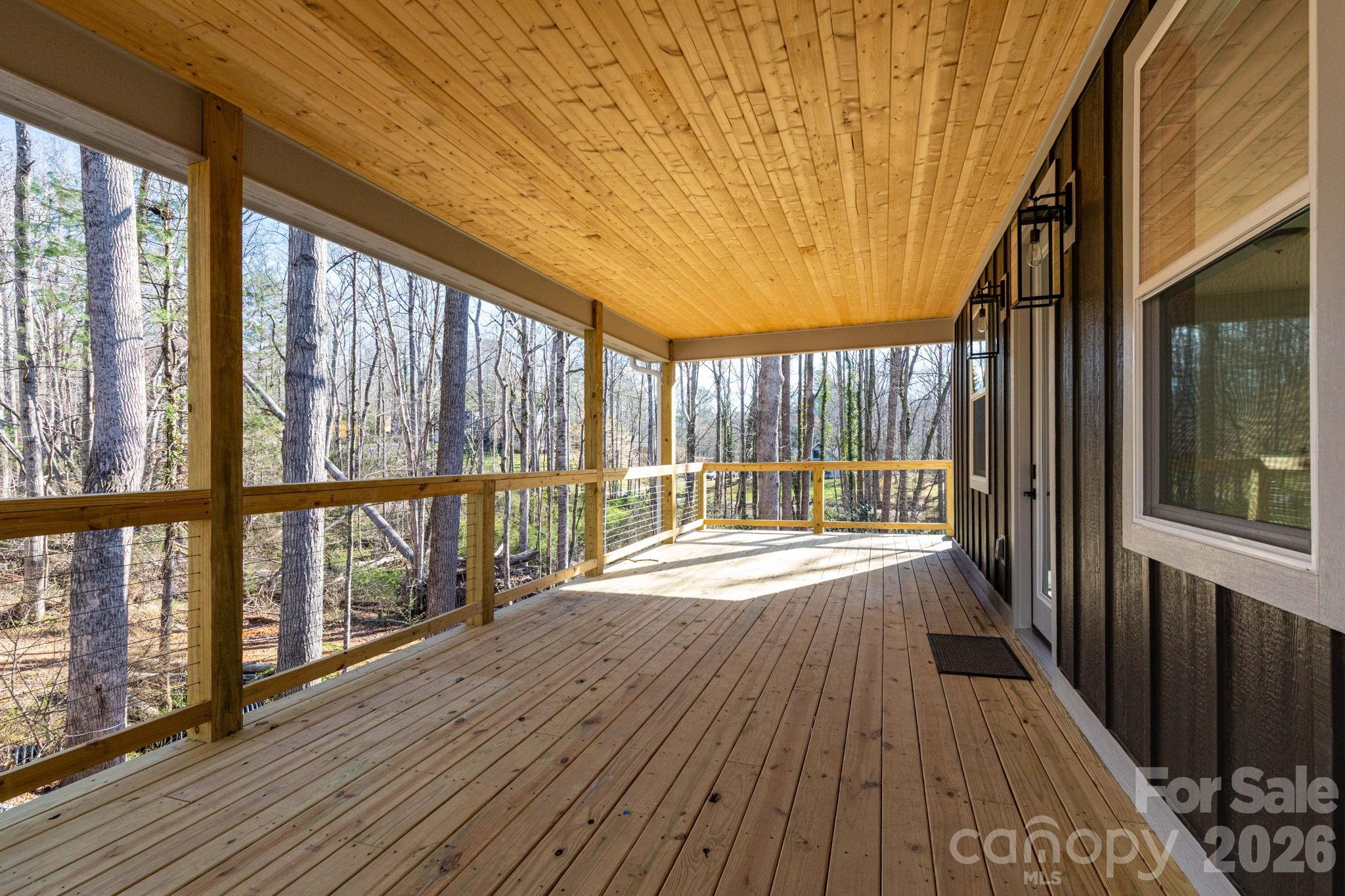 Spacious covered front porch with treehouse feel - 137 E Arbutus Trail, Hendersonville