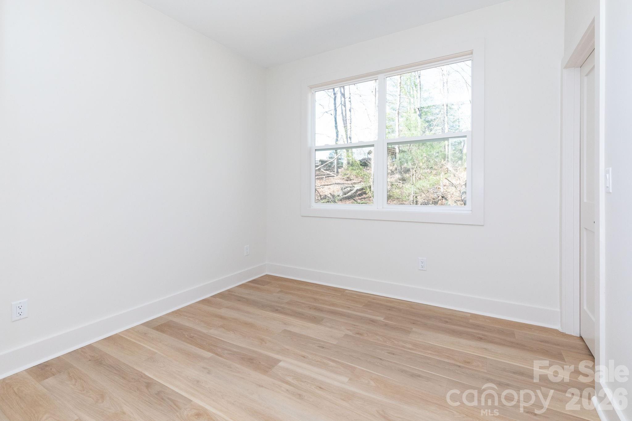 Single Family Residence at 137 E Arbutus Trail, Hendersonville, photo 11 of 27
