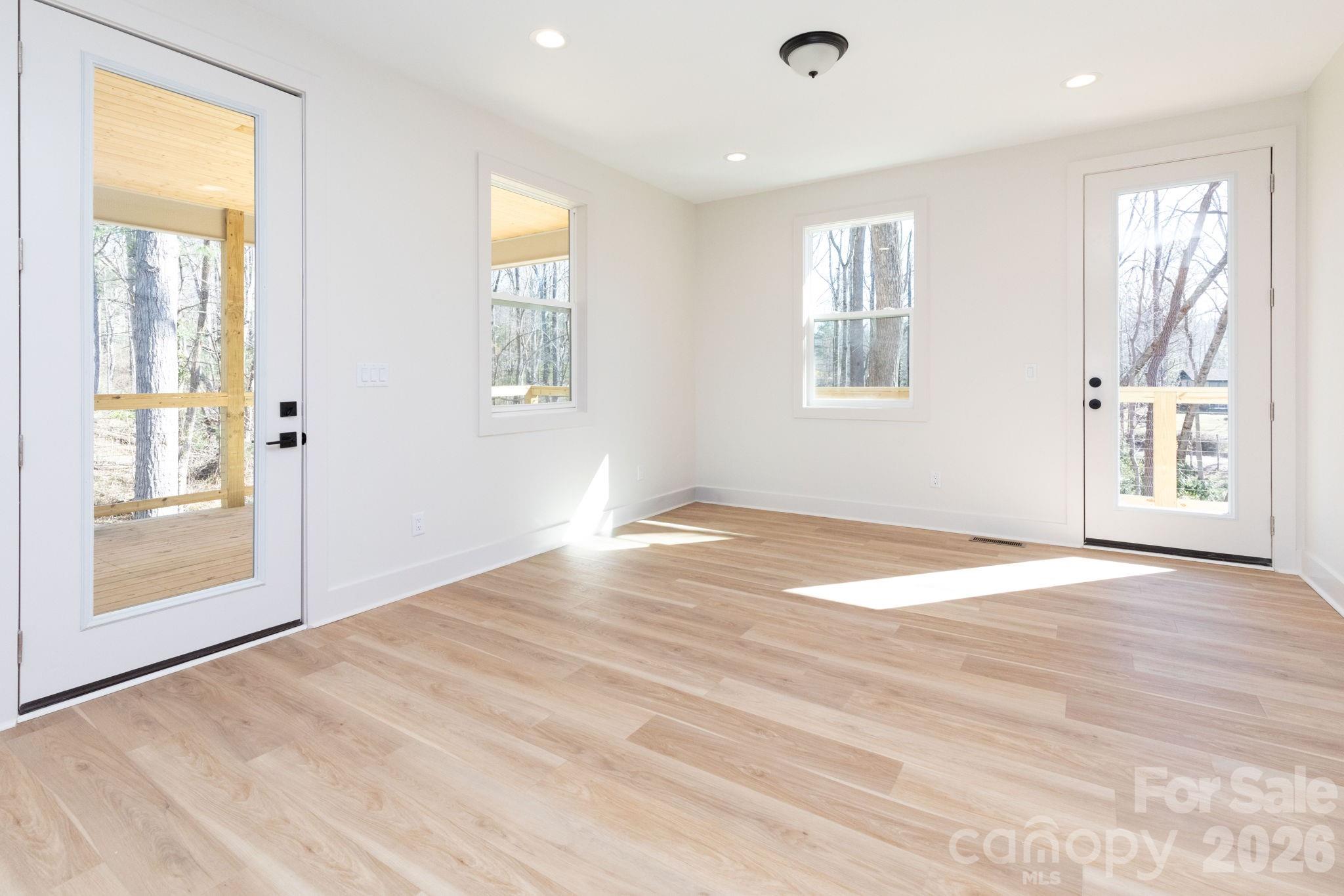 Single Family Residence at 137 E Arbutus Trail, Hendersonville, photo 9 of 27