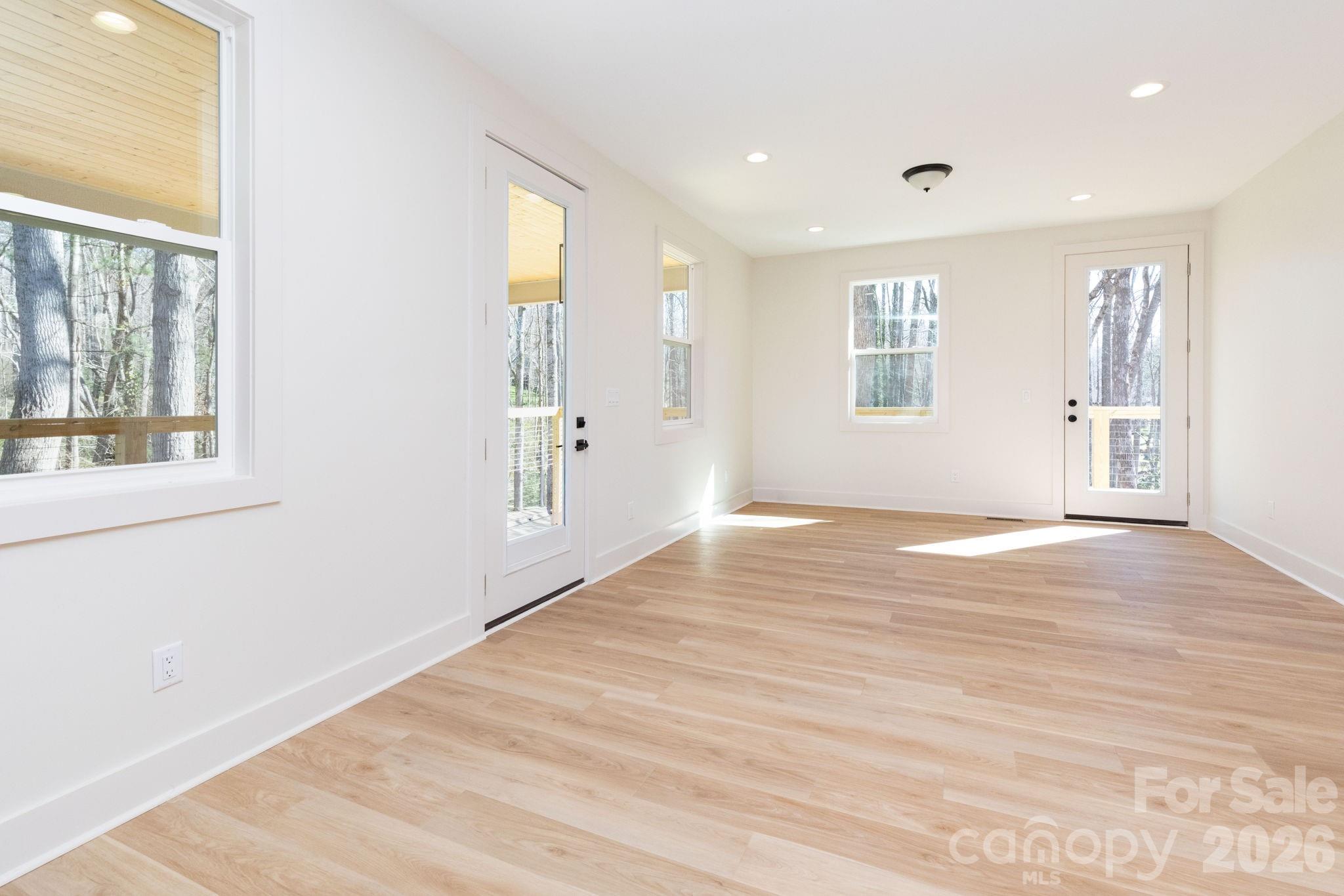 Single Family Residence at 137 E Arbutus Trail, Hendersonville, photo 12 of 27