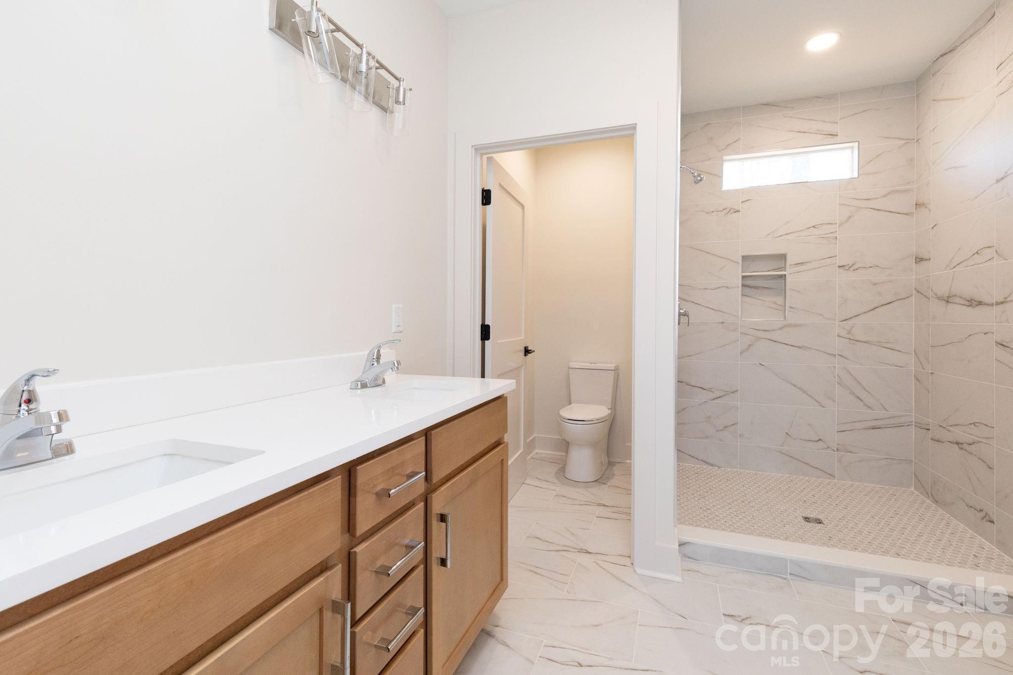 Single Family Residence at 137 E Arbutus Trail, Hendersonville, photo 3 of 27