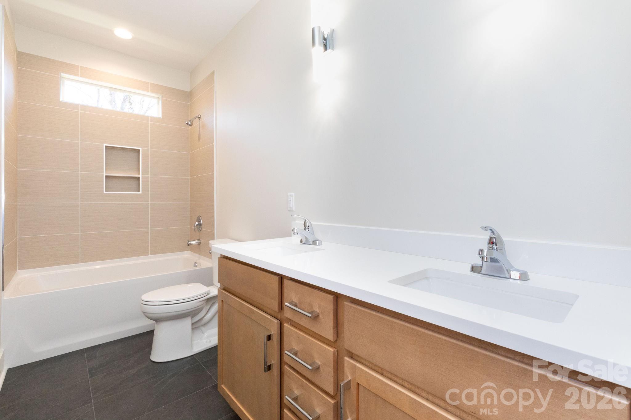 Single Family Residence at 137 E Arbutus Trail, Hendersonville, photo 19 of 27
