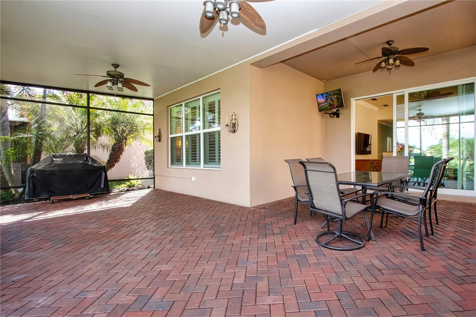 Spacious covered, screened lanai w/brick pavers - 15847 COBBLE MILL DR, WIMAUMA