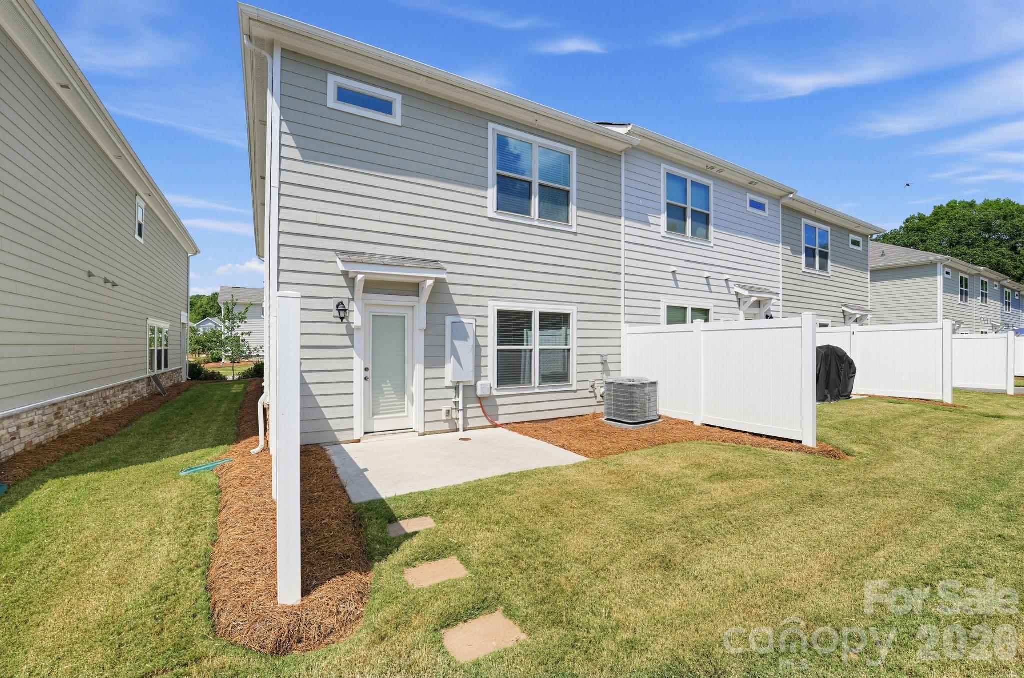 Townhouse at 918 Sagecroft Lane, Indian Trail, photo 4 of 16