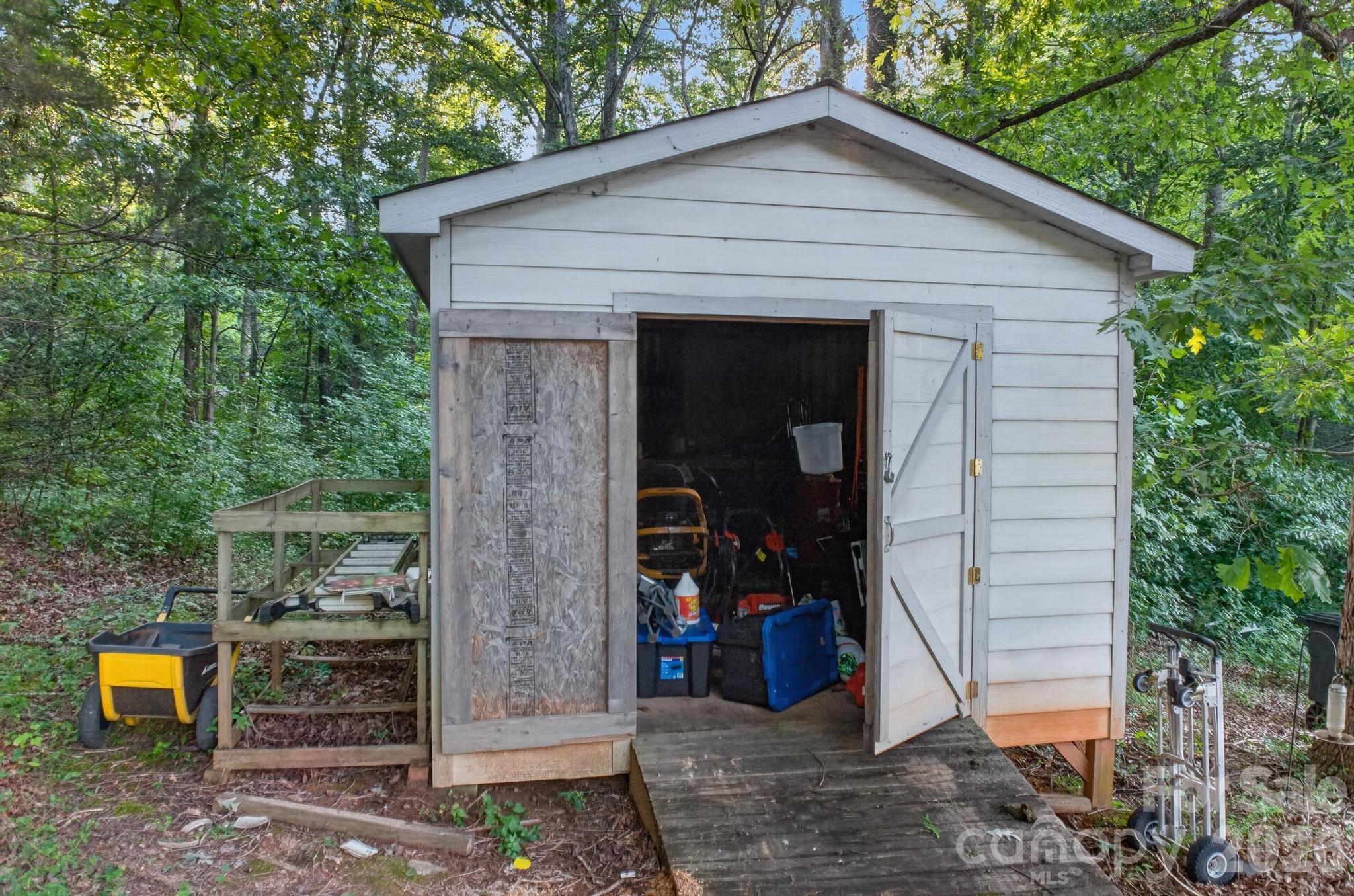 Single Family Residence at 2437 S Rosedale Drive, Lenoir, photo 20 of 45