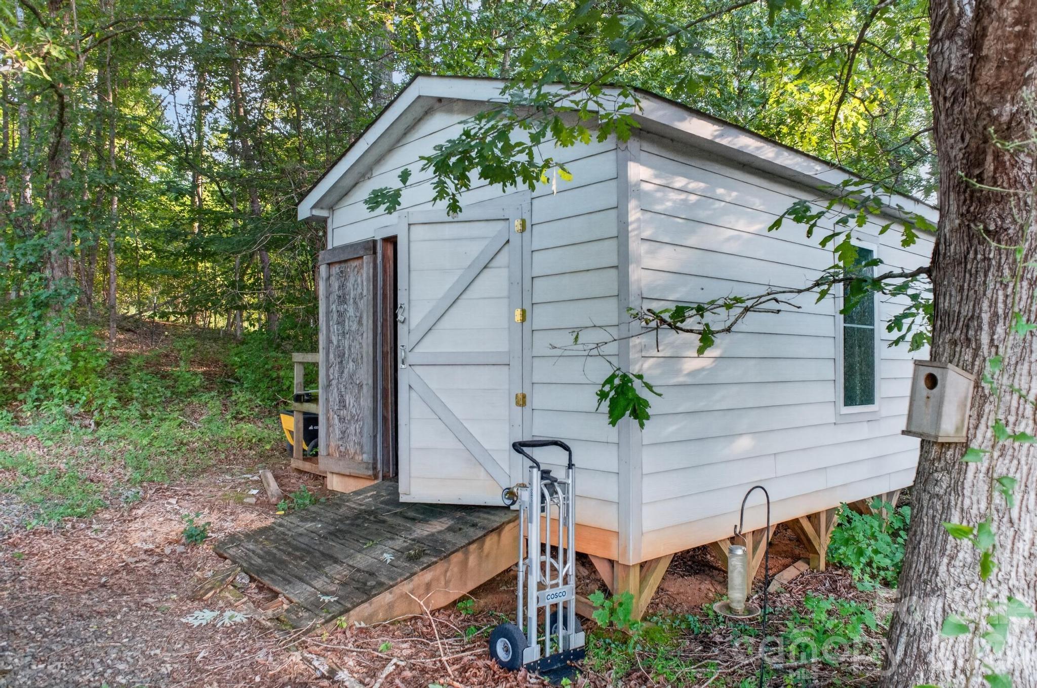 Single Family Residence at 2437 S Rosedale Drive, Lenoir, photo 21 of 45