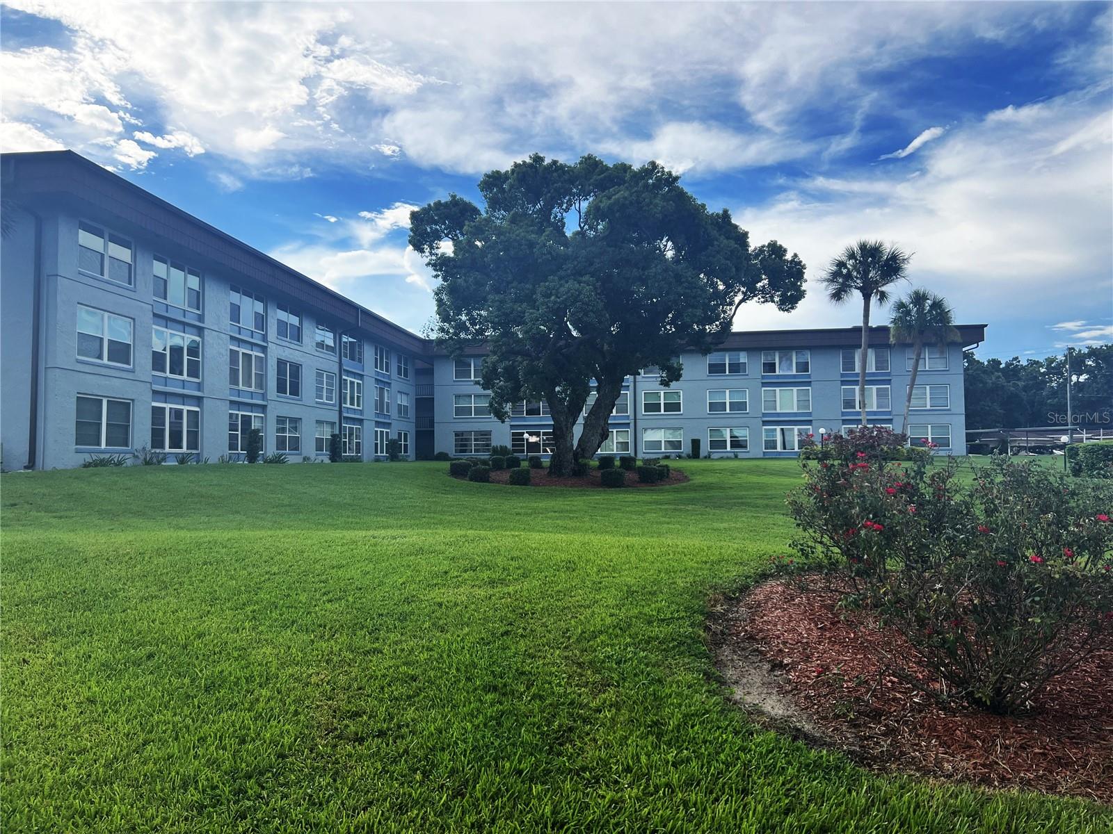 333 LAKE HOWARD DR NW #302B