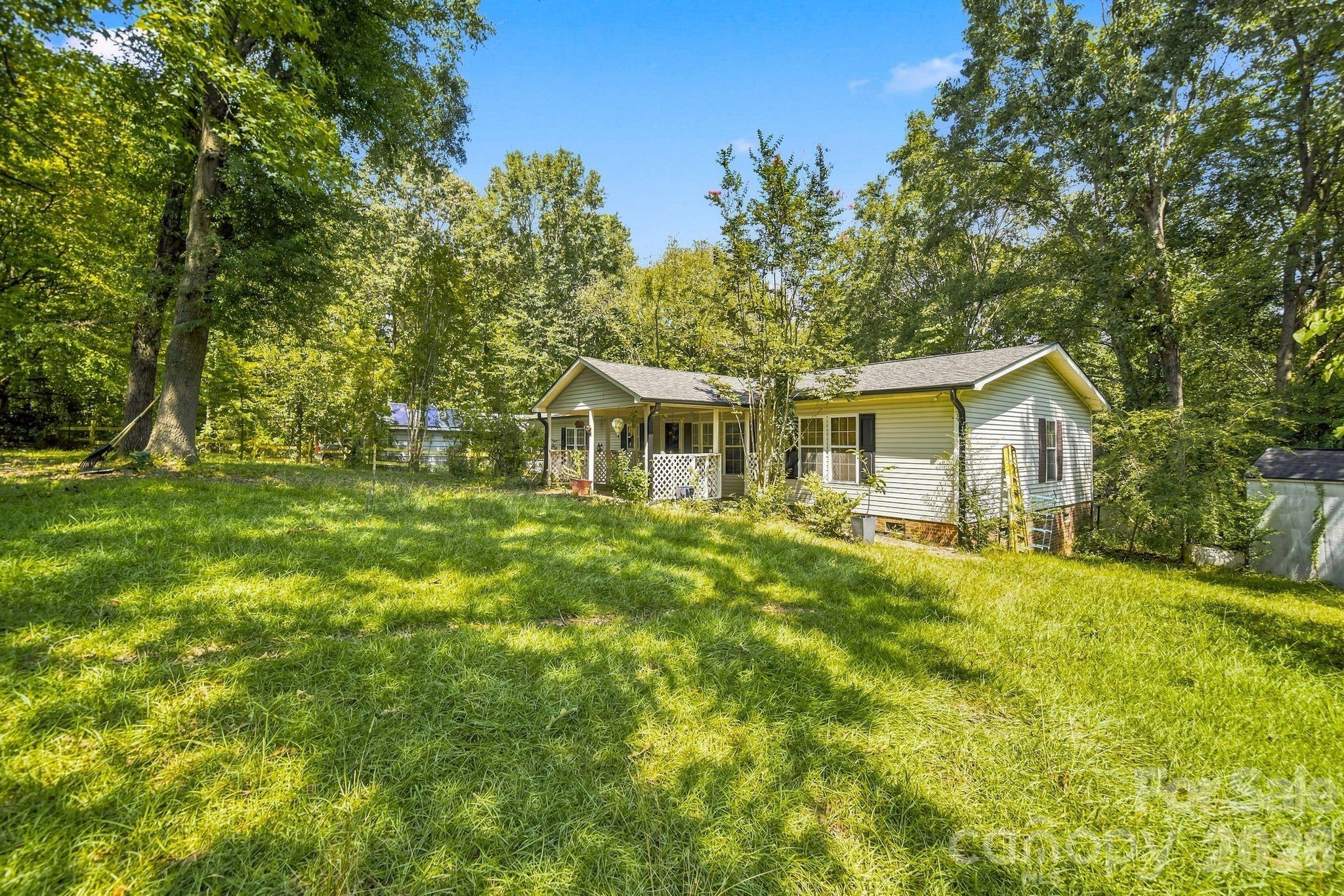 Potential awaits - 1062 Bayneswood Lane, Fort Mill