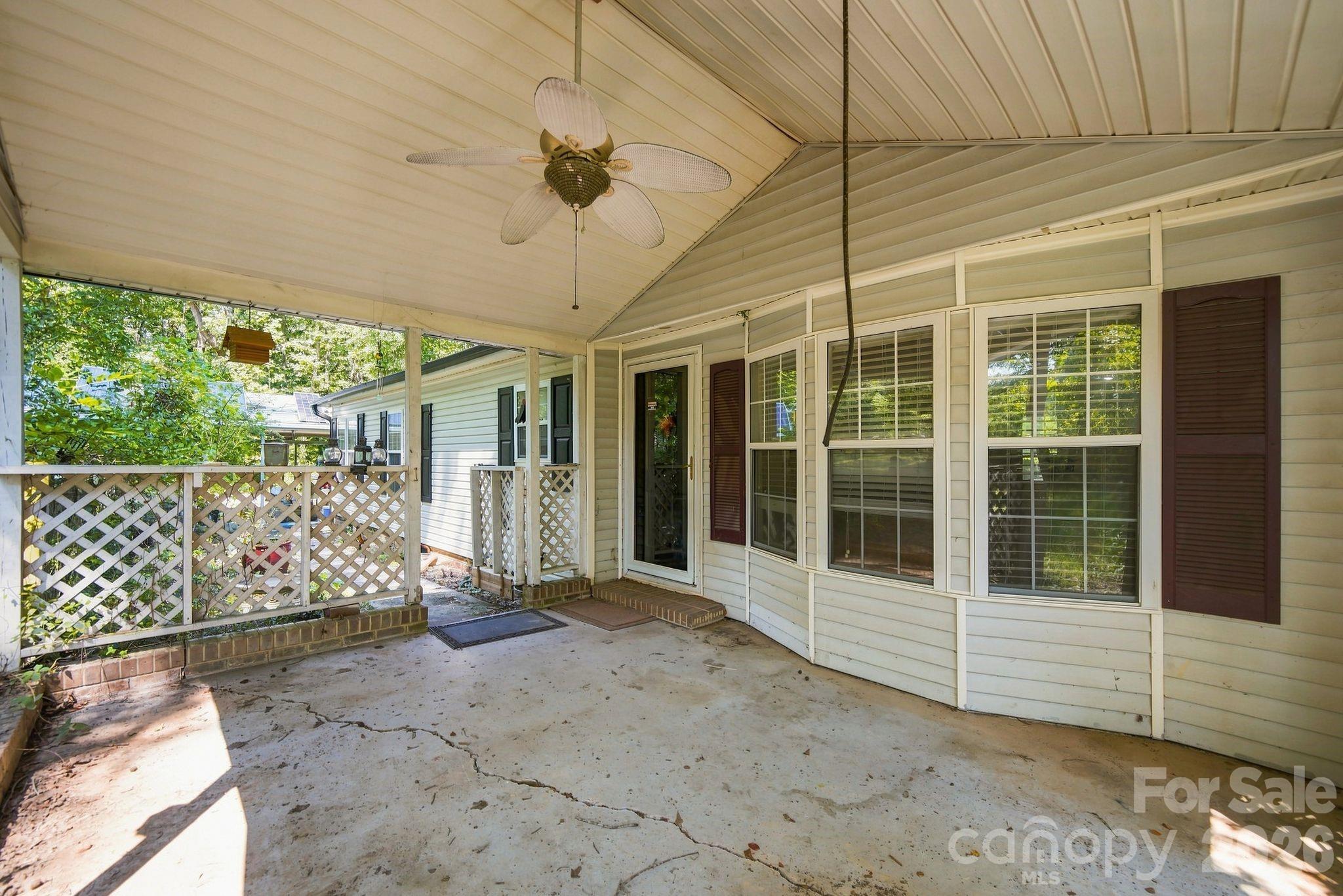 Covered front porch - 1062 Bayneswood Lane, Fort Mill