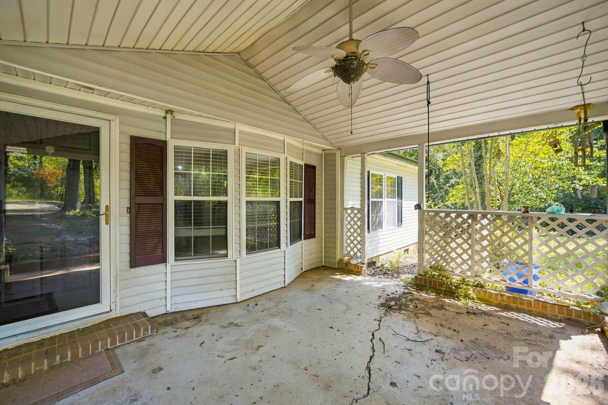 Single Family Residence at 1062 Bayneswood Lane, Fort Mill, photo 8 of 39