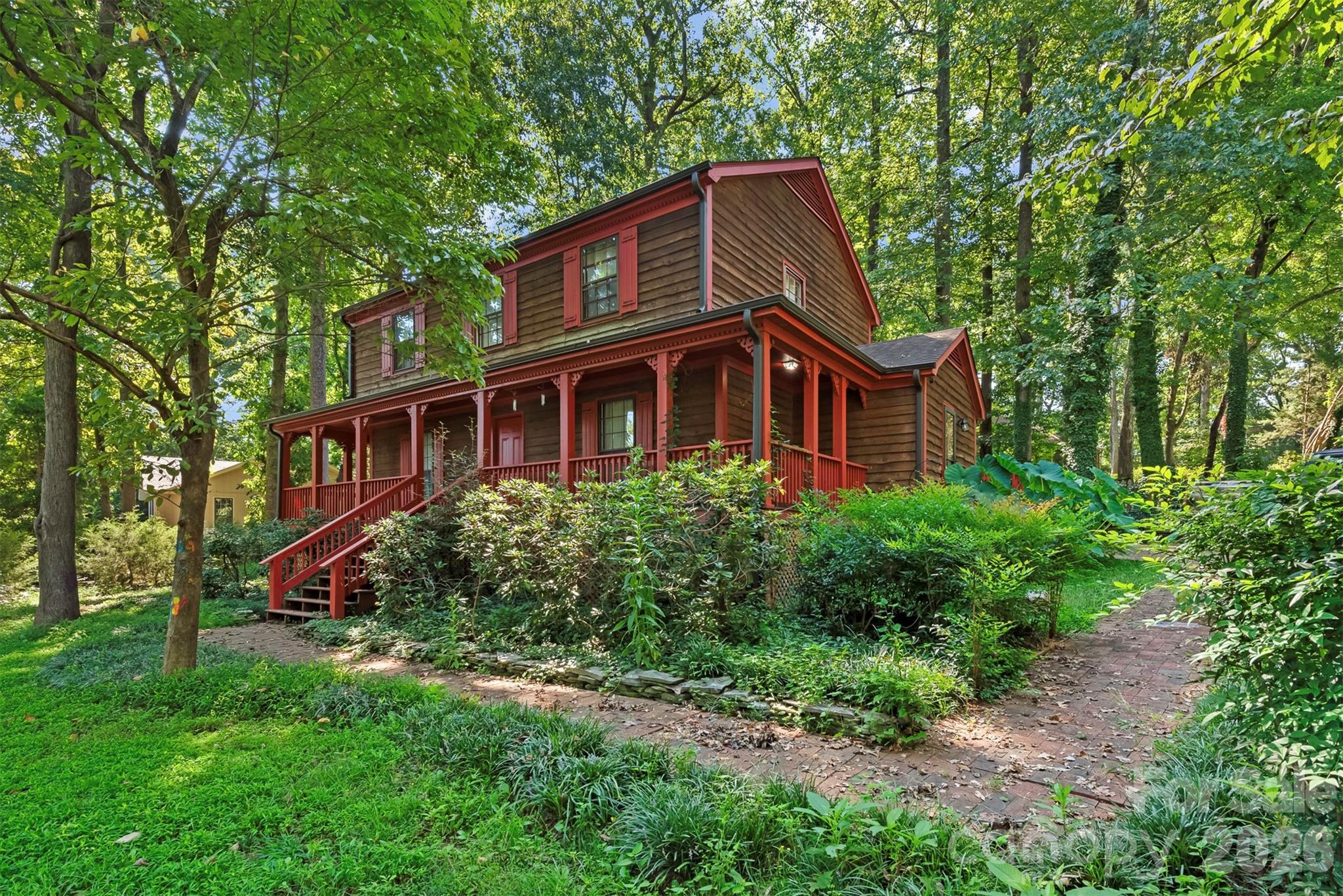 Single Family Residence at 14200 Hackamore Drive, Matthews, photo 2 of 44