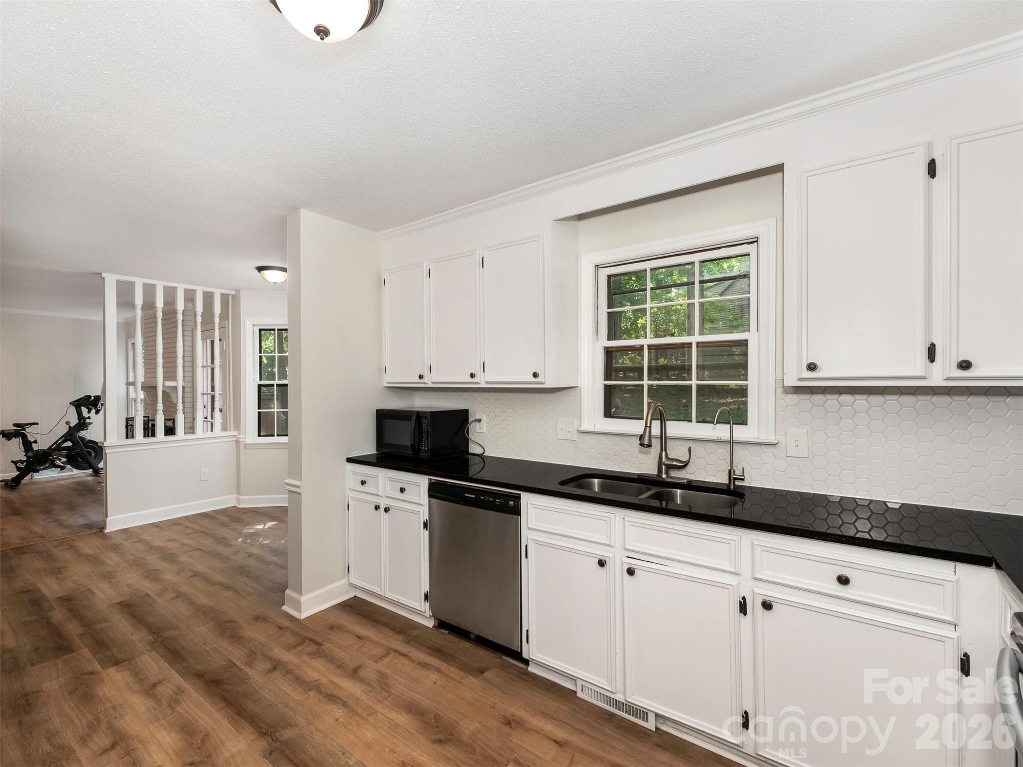 Single Family Residence at 14200 Hackamore Drive, Matthews, photo 11 of 44