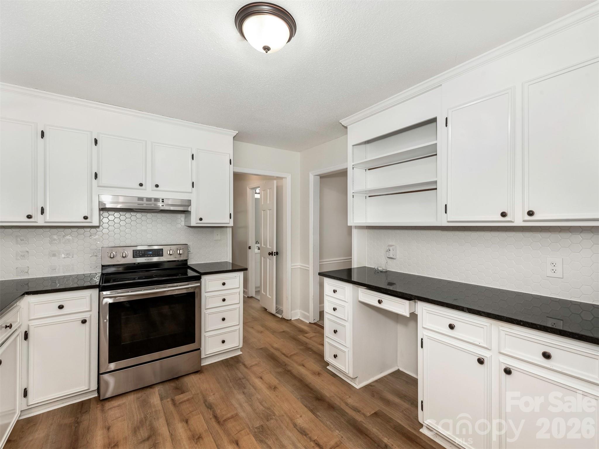 Single Family Residence at 14200 Hackamore Drive, Matthews, photo 13 of 44