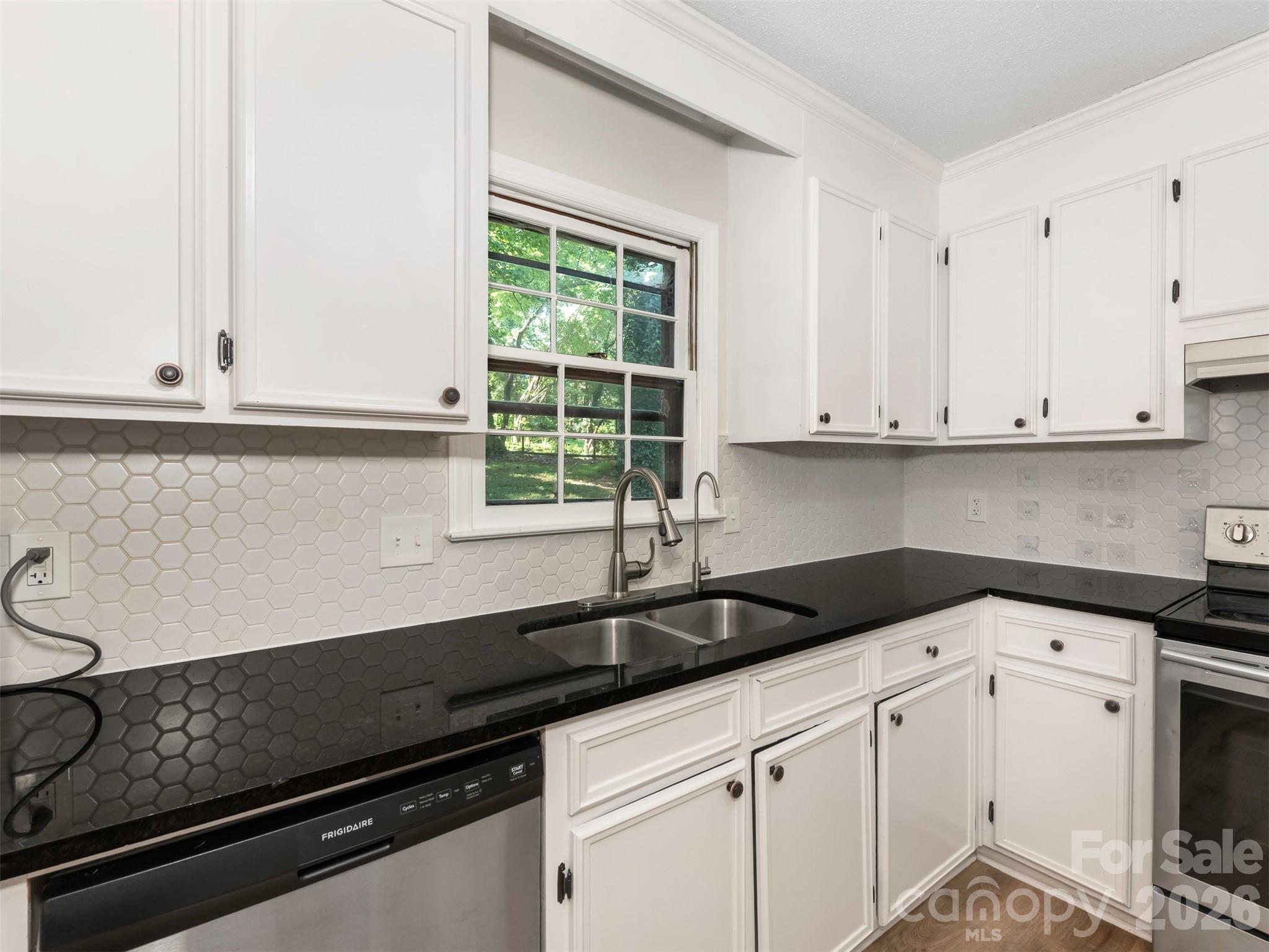 Single Family Residence at 14200 Hackamore Drive, Matthews, photo 14 of 44