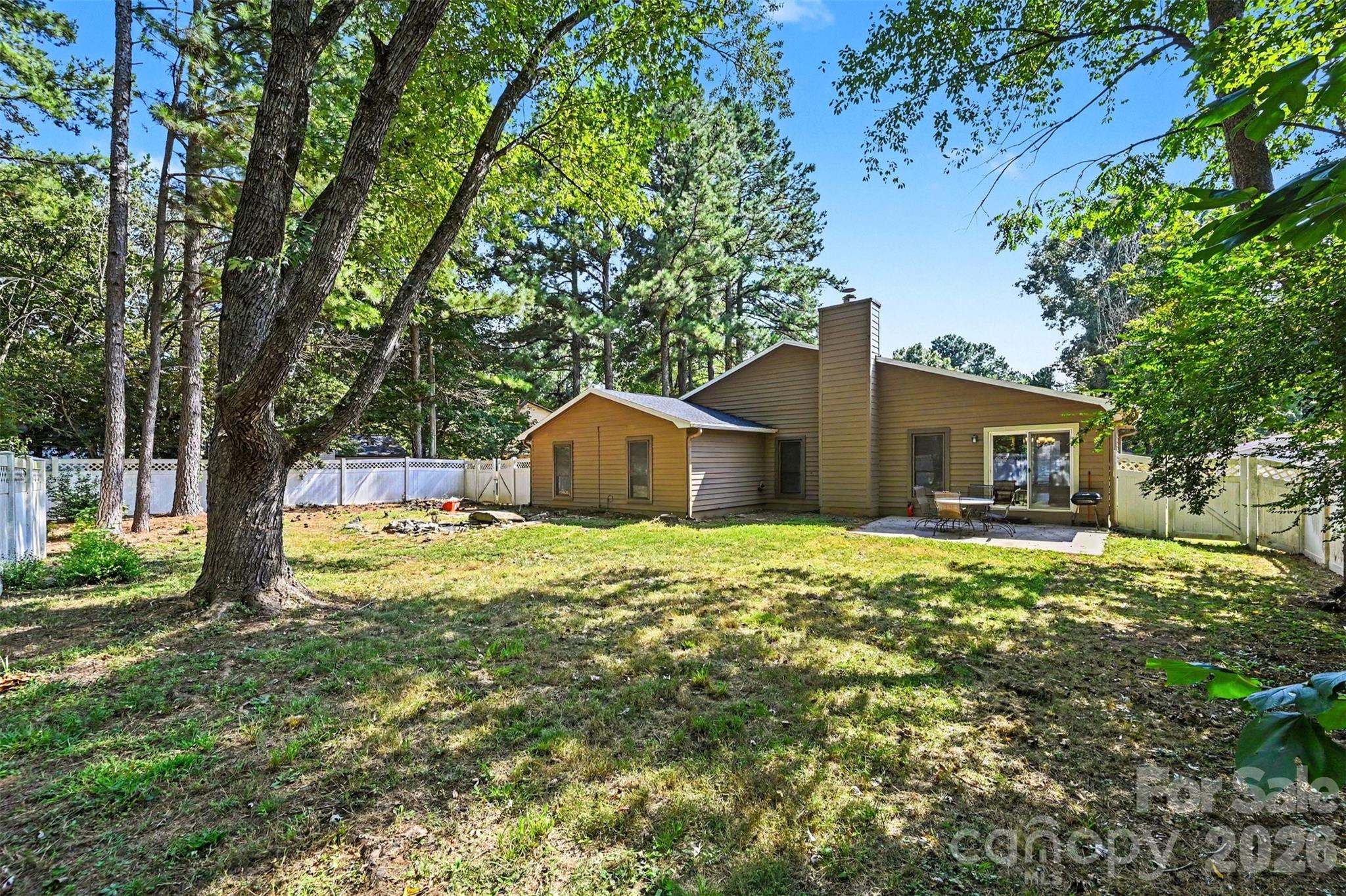 Single Family Residence at 10225 Atchinson Drive, Mint Hill, photo 33 of 38