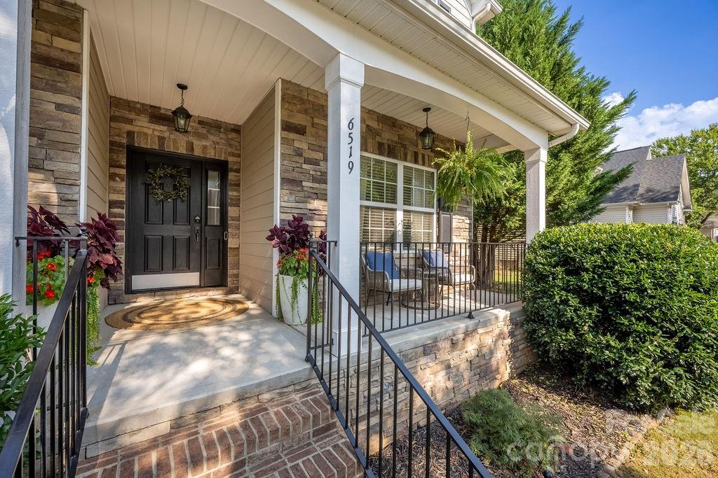 Single Family Residence at 6519 Olmsford Drive, Huntersville, photo 3 of 45