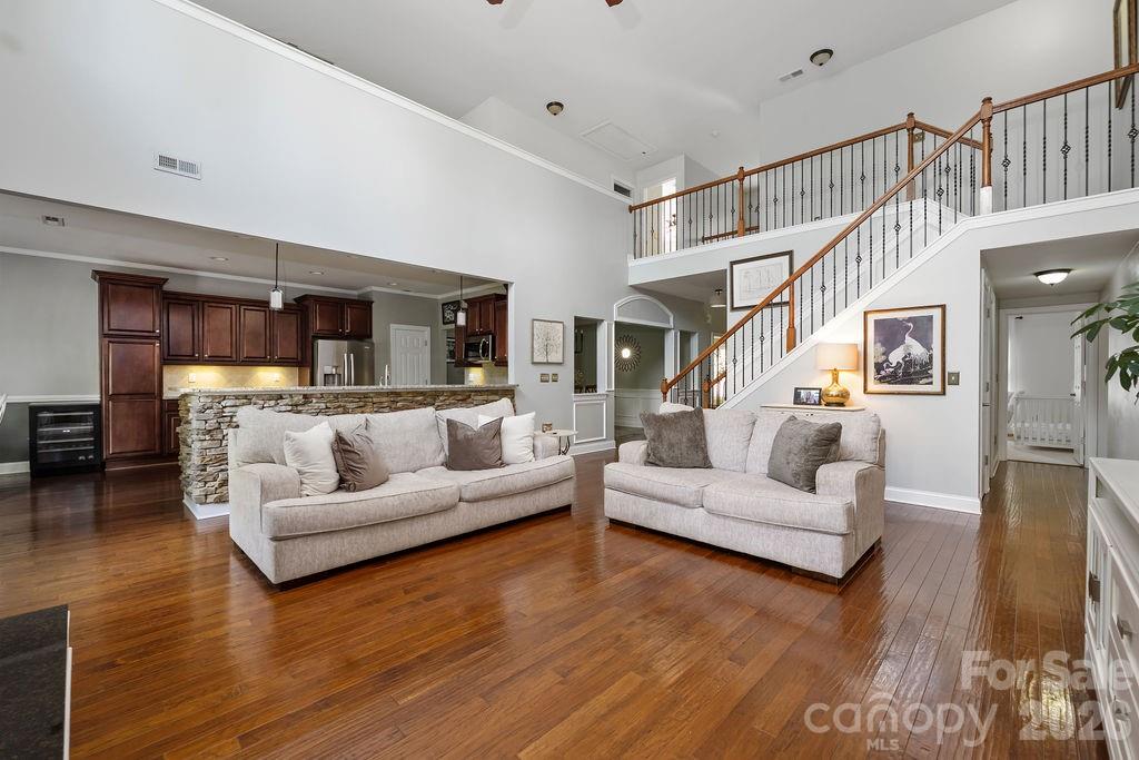 Single Family Residence at 6519 Olmsford Drive, Huntersville, photo 7 of 45