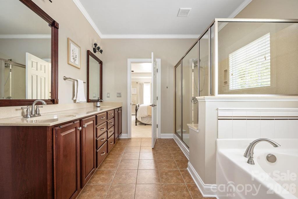 Single Family Residence at 6519 Olmsford Drive, Huntersville, photo 18 of 45