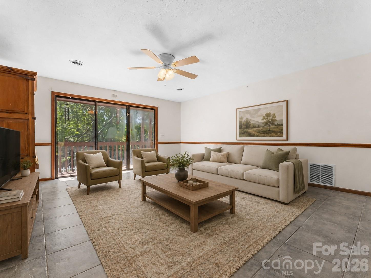 Upstairs Bonus Room - 40 Country Bear Lane, Flat Rock
