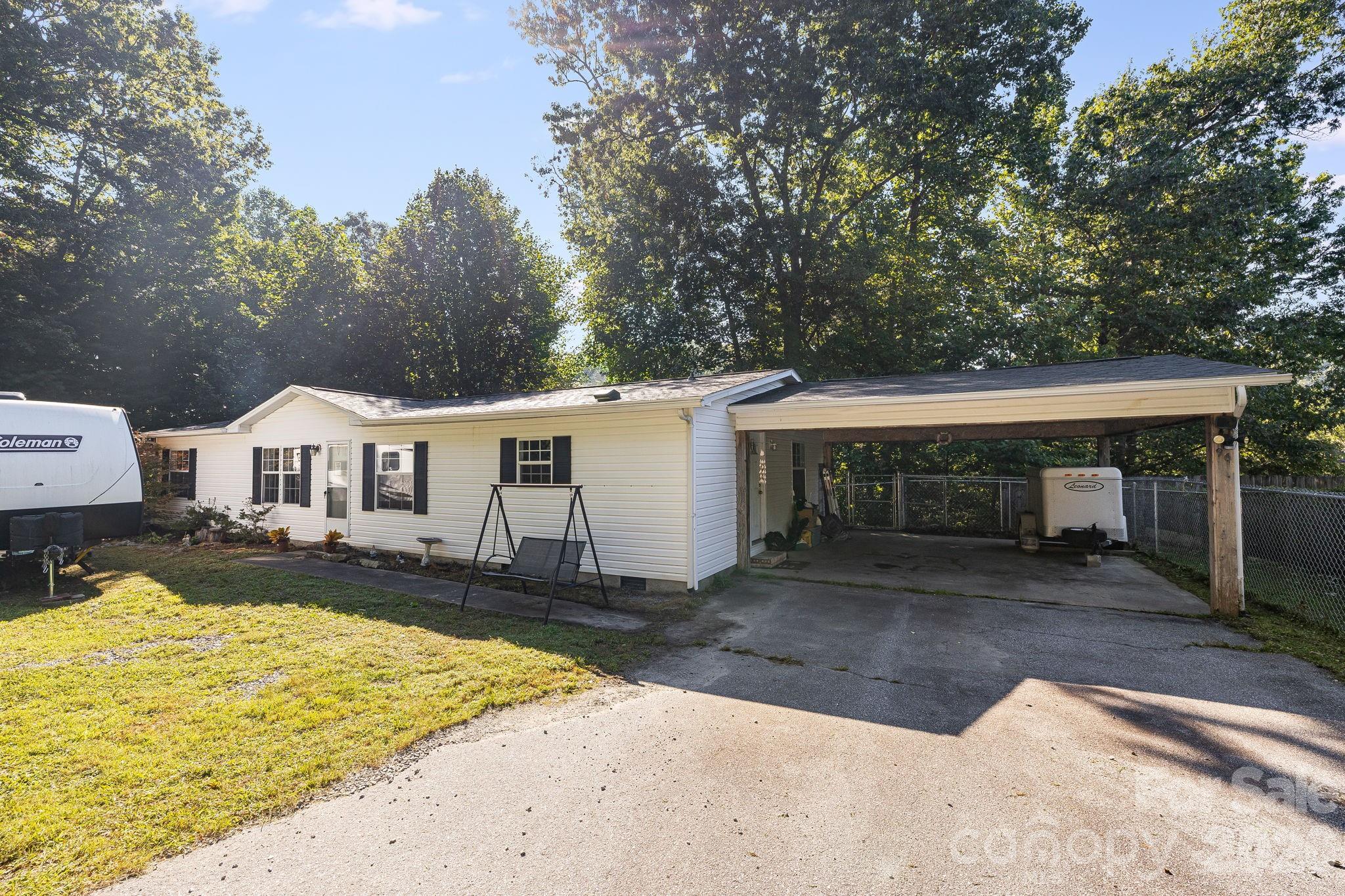Front yard - 96 Fallswood Court, Hendersonville